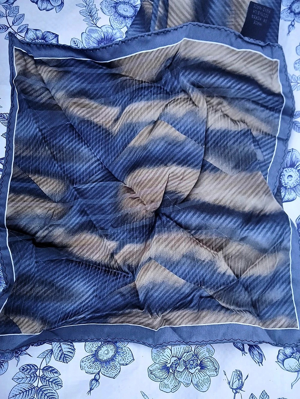 Stacy Adams Abstract Tie & Pocket Square Set in Blue & Brown.. Vintage
